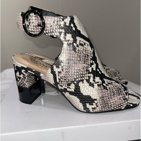 NIB Alfani Florissp Snake Sandal. Size 9. Black & Ivory - Picture 6 of 10